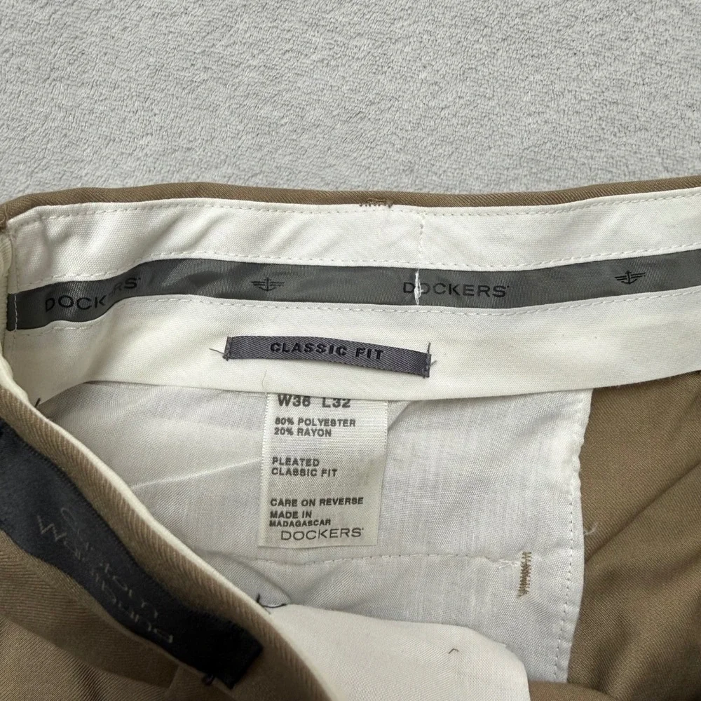 Dockers Mens Classic Fit Pleated Khaki Pants Tan Cuffed W36 L32